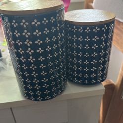 2 Kitchen Or Bathroom Storing Glass Jars With Lid