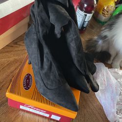 very nice size 8 boots 