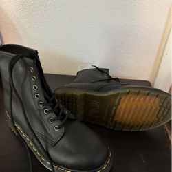NEW Dr Martens