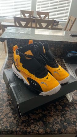 Nike (blk , yellow) size 8