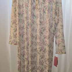 Haines full length nightgown, size medium