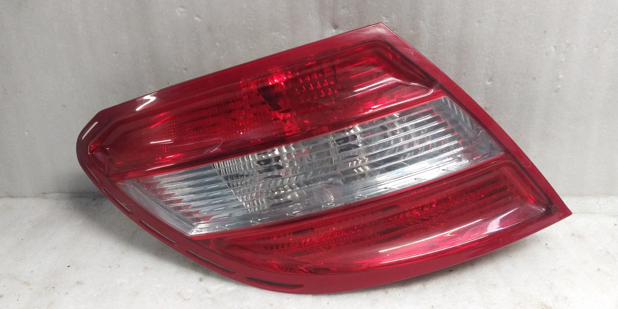 2008 - 2011 Mercedes C class tail light