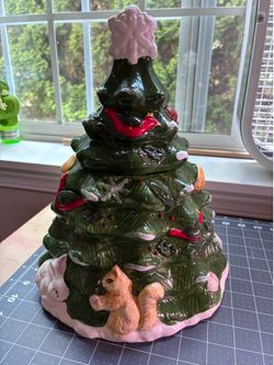 Vintage Musical Ceramic Christmas Tree Cookie Jar – Plays “Jingle Bells”