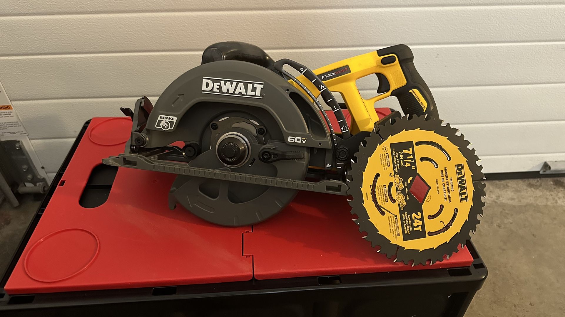 Dewalt Flexvolt 60v Max Cordless Brushless Saw - Tool Only