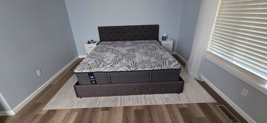 🛏️ Bedroom Set for Sale