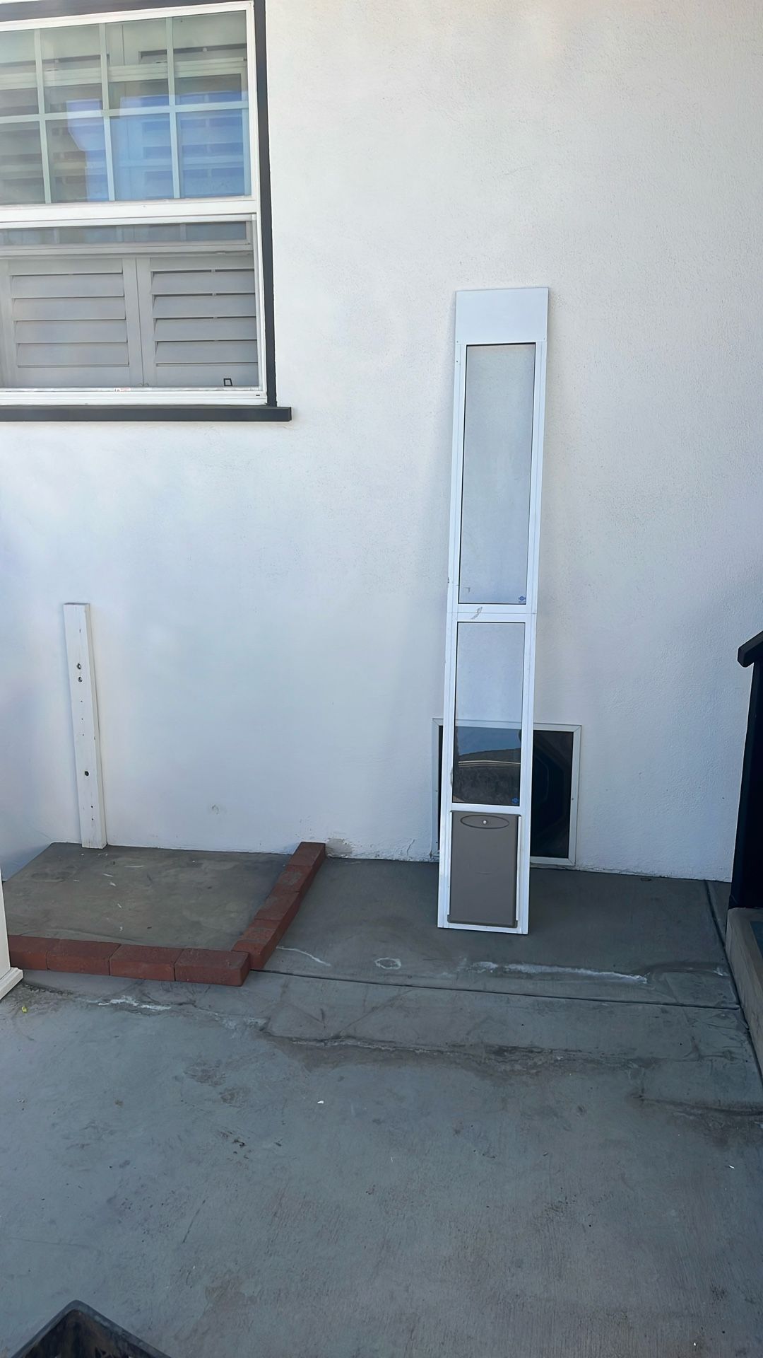 Pet door for sliding door Pet safe