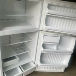 Ge Refrigerator White 28"w 