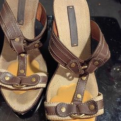 BCBG MAX AZRIA BROWN LEATHER HEELS  EUROPEAN 38.5
