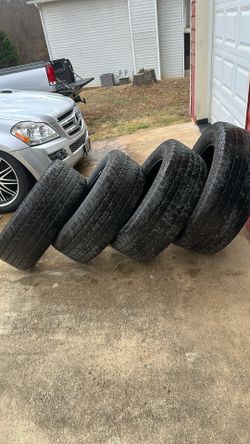 Tires 305/55/22