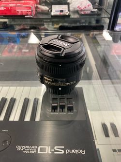 Nikon F Mount camera lens