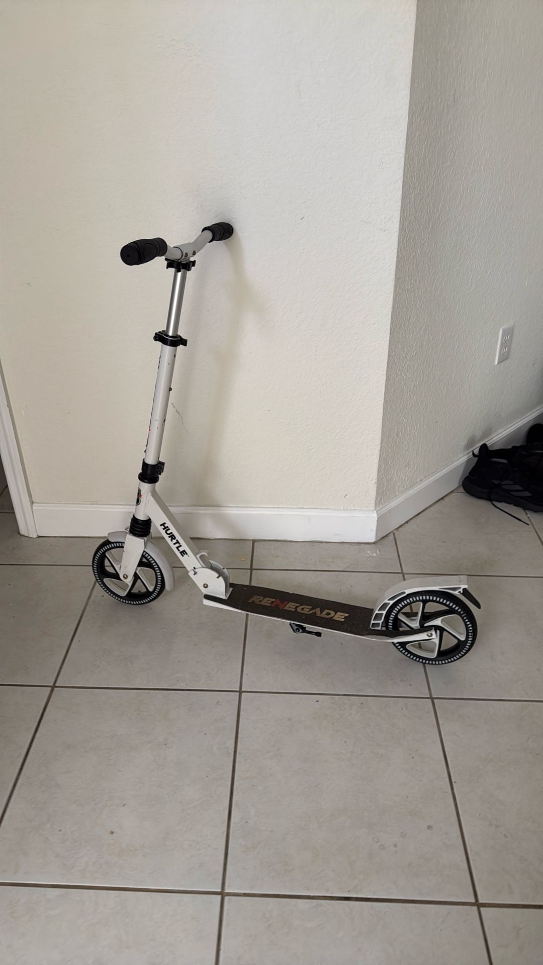 Renegade Scooter White adjustable