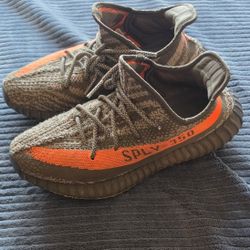 Adidas Yeezy Boost 350 V2 Men's Carbon Beluga  Size US 9.5