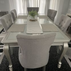 Table with 6 chairs