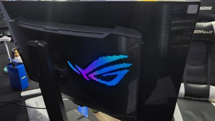 Asus Rog Strix 31.5 inch 165 hz to 300 FHD