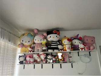 Hello Kitty Sanrio plush greeter