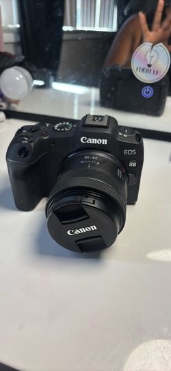Canon R8 w/ Kit Lens