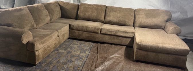 Brown sectional, great condition, clean. We sell the time delivery $40
