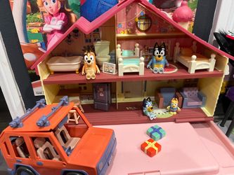 Bluey House with Car and Pool