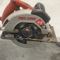 SKIL TOOLS 7-1/4" SKILSAW CIRCULAR SAW, 120V, 15A, 5300 RPM, #5860, w/ LASER CUT. Used in good condition with some cosmetic blemishes. These blemishes