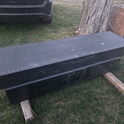 Truck tool box
