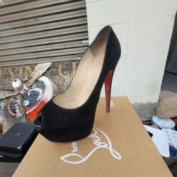 Nice christian Louboutin daffodile black pumps
