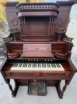 Antique Estey Pump Organ — 1892 / Ornate Victorian-Style Cabinet.