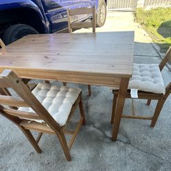 Kitchen Table And 4 Chairs With Cushions 