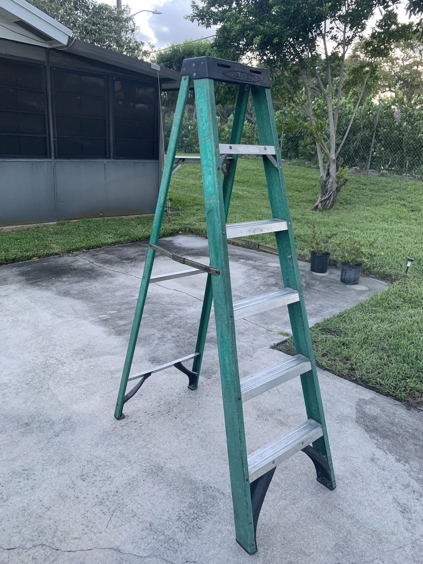 6’ ladder - Six ft. ladder