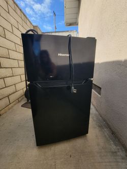 HiSense mini Fridge/Freezer
