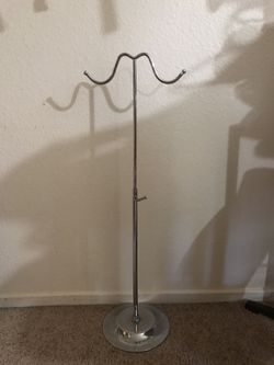 Adjustable jewelry rack