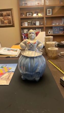 Vintage Dutch girl cookie jar