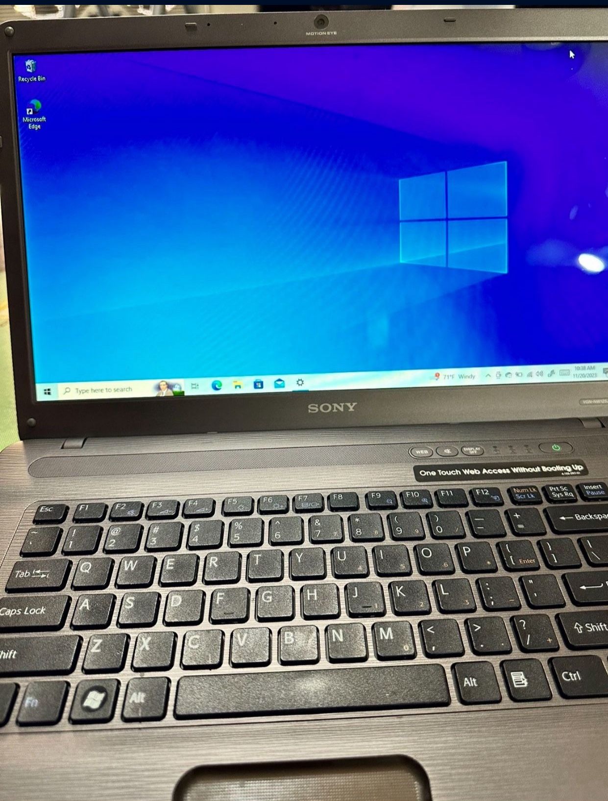 SONY LAPTOP LIKE NEW