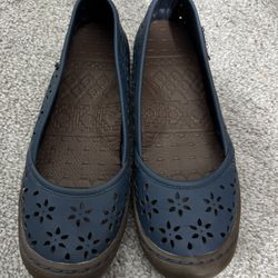 Muk luks Sport Women's slip on, size 8-8,5