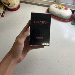 Born in Roma Coral Fantasy (Valentino Cologne)