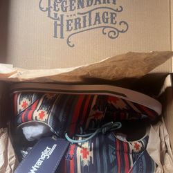 “Wrangler Navy Aztec Multi” Women Size 10 Medium Width