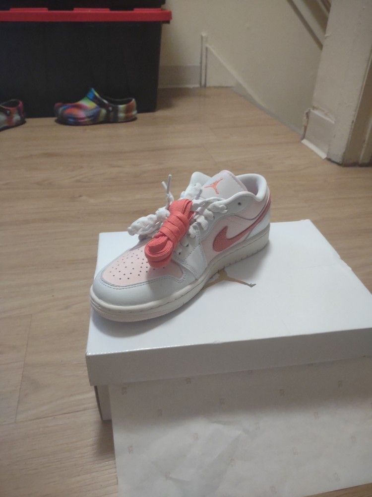 WOMEN'S JORDAN 1 LOW SPECIAL EDITION 