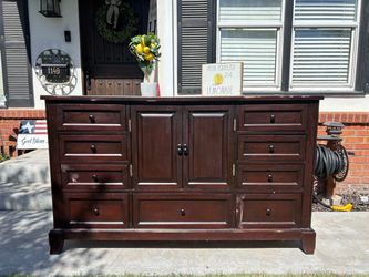 Dresser