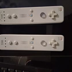 2x Wii controllers $10