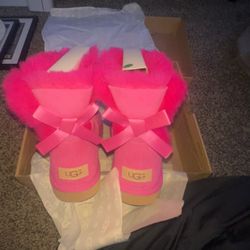  BAILEY BOW UGGS , PINK, BRAND NEW , SZ 9