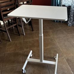 Mobile Standing Desk on Wheels – Adjustable Height