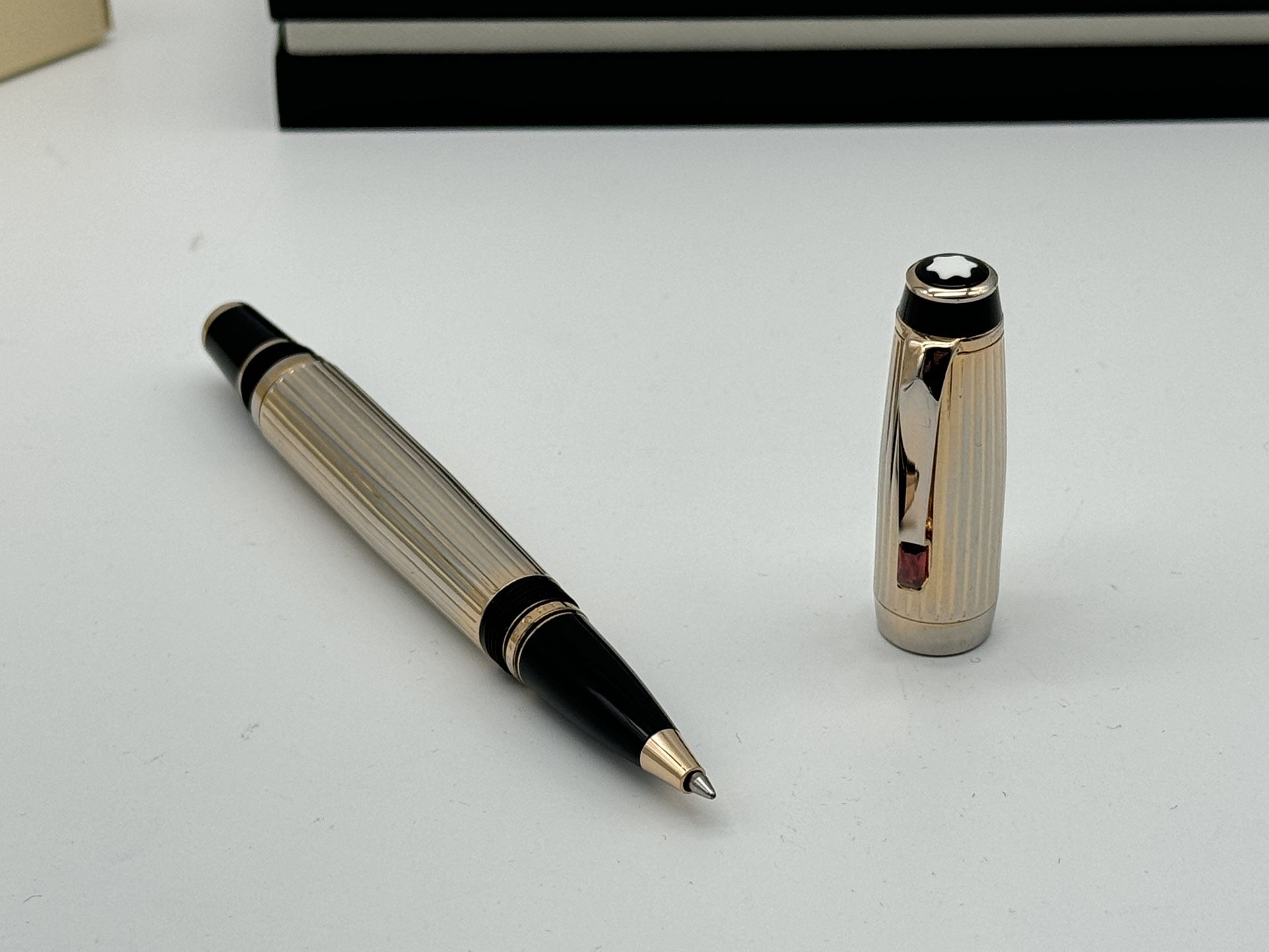 MONTBLANC BOHEME ROUGE ROLLERBALL PEN MINT 100% GENUINE $1250