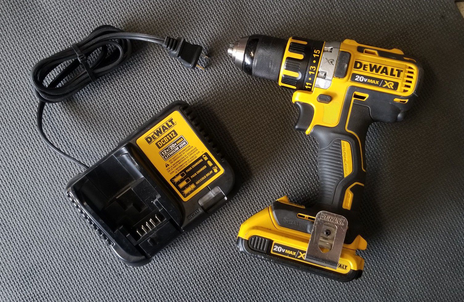 Dewalt 20v Drill w Charger and Battery