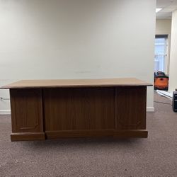 Clean & Functional Computer Desk 