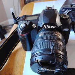 NIKON D70 WITH EXTRA EXTENDED LENSE ALMOST NEW,GREAT CONDITION 