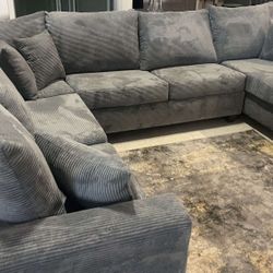 AP🎉Discounted // Gray ,Fluffy , Huge Sectional Couch With Chaise// Financing and Delivery 