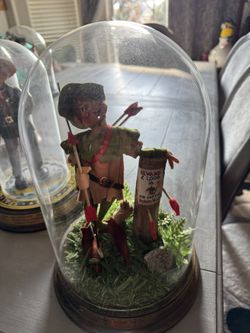 ANNALEE Doll Society Folk Hero ‘Robin Hood’ 1984 in Glass Dome Doll