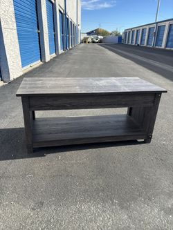 Lift-Top Coffee Table – Like New