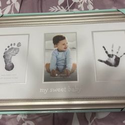 Baby Shower Gift: Baby’s Print Deluxe Frame