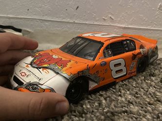 DALE EARNHARDT JR 2002 GOSSAMER LOONEY TUNE 1.24 ACTION NASCAR DIECAST