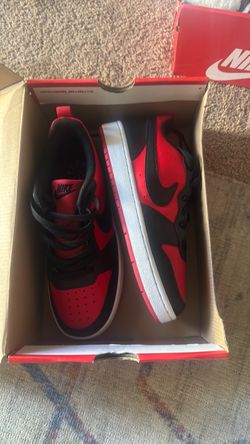 Nike Low-Top Sneakers Red and Black